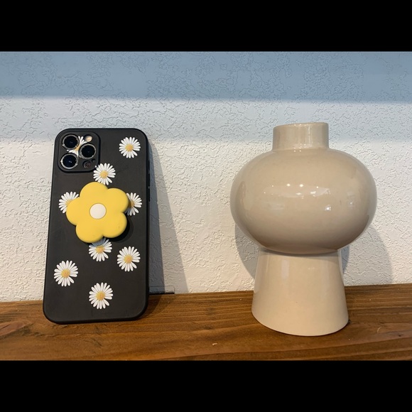 Phone case and bracket combination - Picture 2 of 3